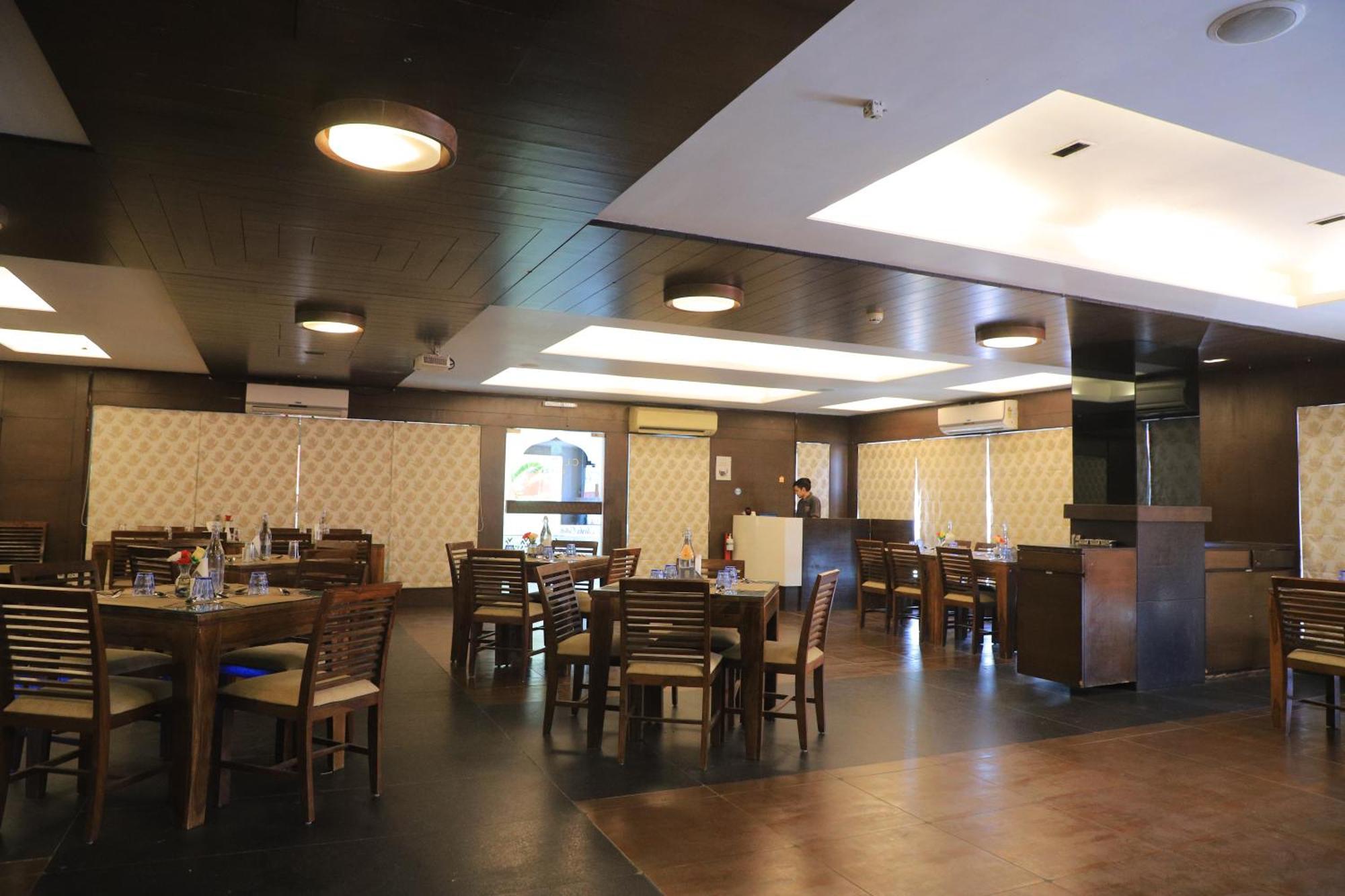 Hotel Clarks Collection Vadodara Exterior foto